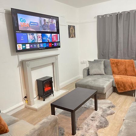 Hometel Digs Hidden Gem Large Comfy Home Can Sleep 15 Braunstone Town 外观 照片