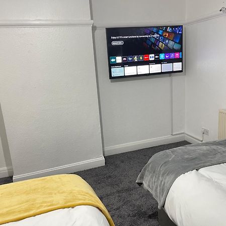Hometel Digs Hidden Gem Large Comfy Home Can Sleep 15 Braunstone Town 外观 照片
