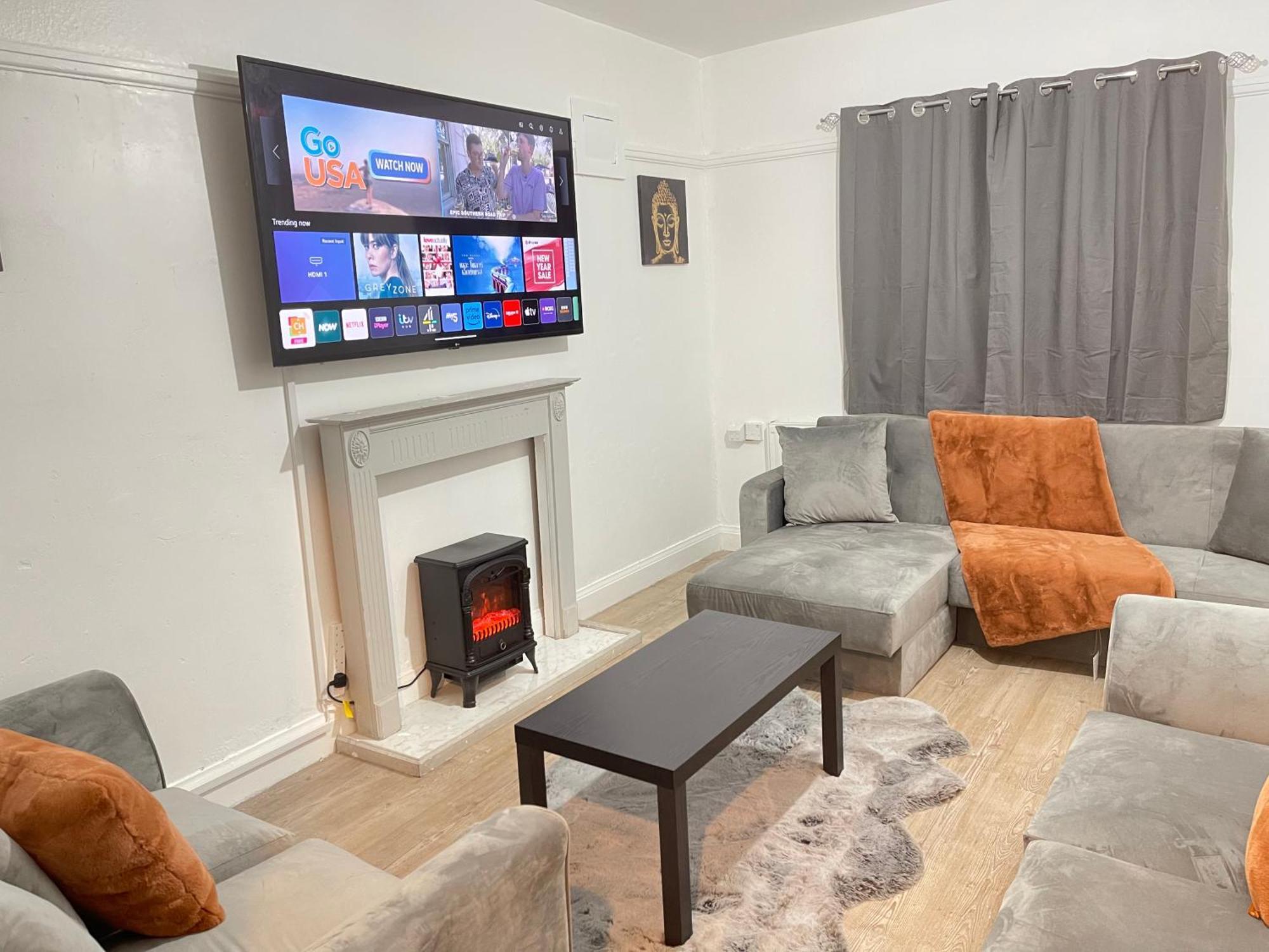 Hometel Digs Hidden Gem Large Comfy Home Can Sleep 15 Braunstone Town 外观 照片