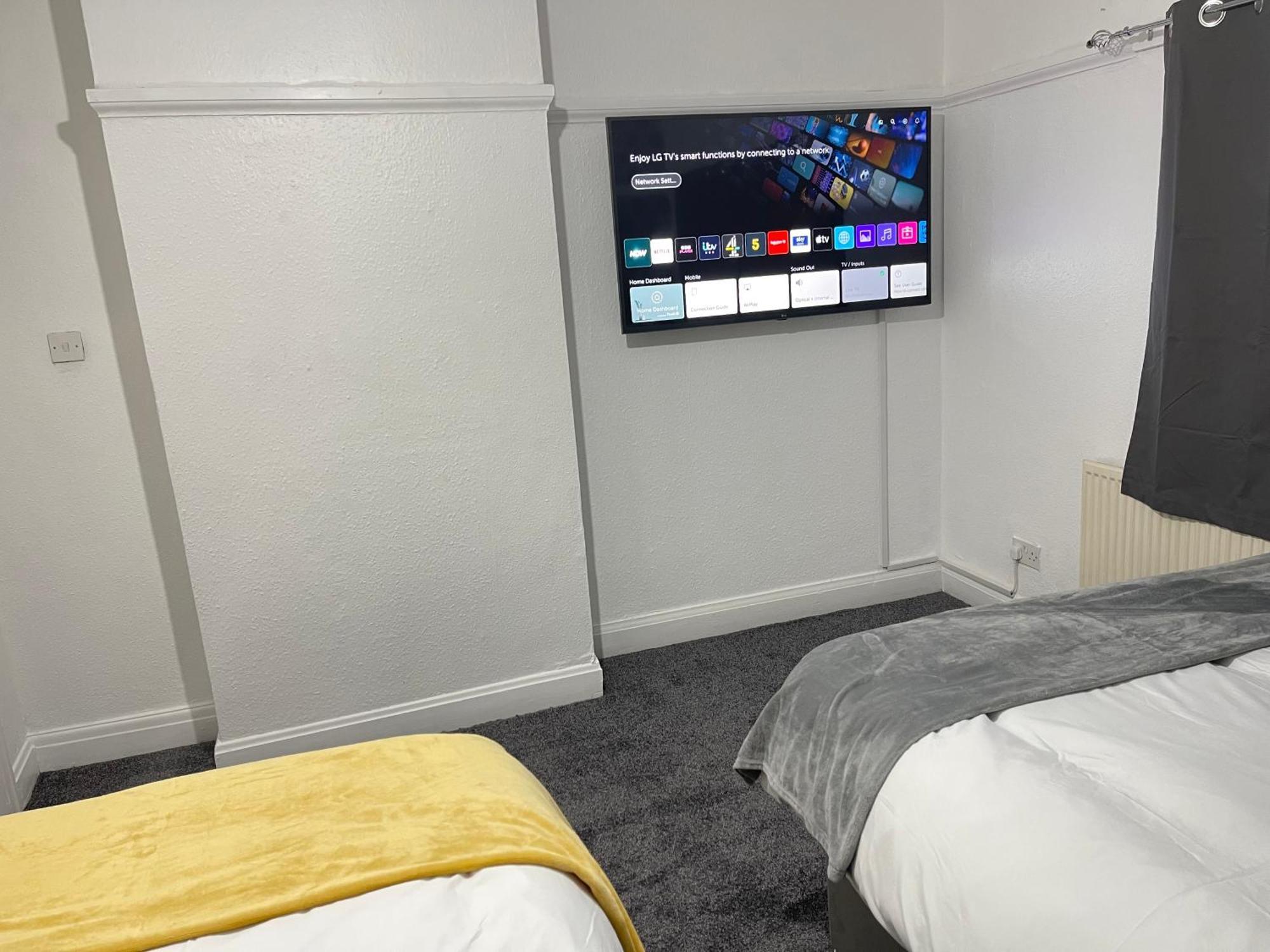 Hometel Digs Hidden Gem Large Comfy Home Can Sleep 15 Braunstone Town 外观 照片