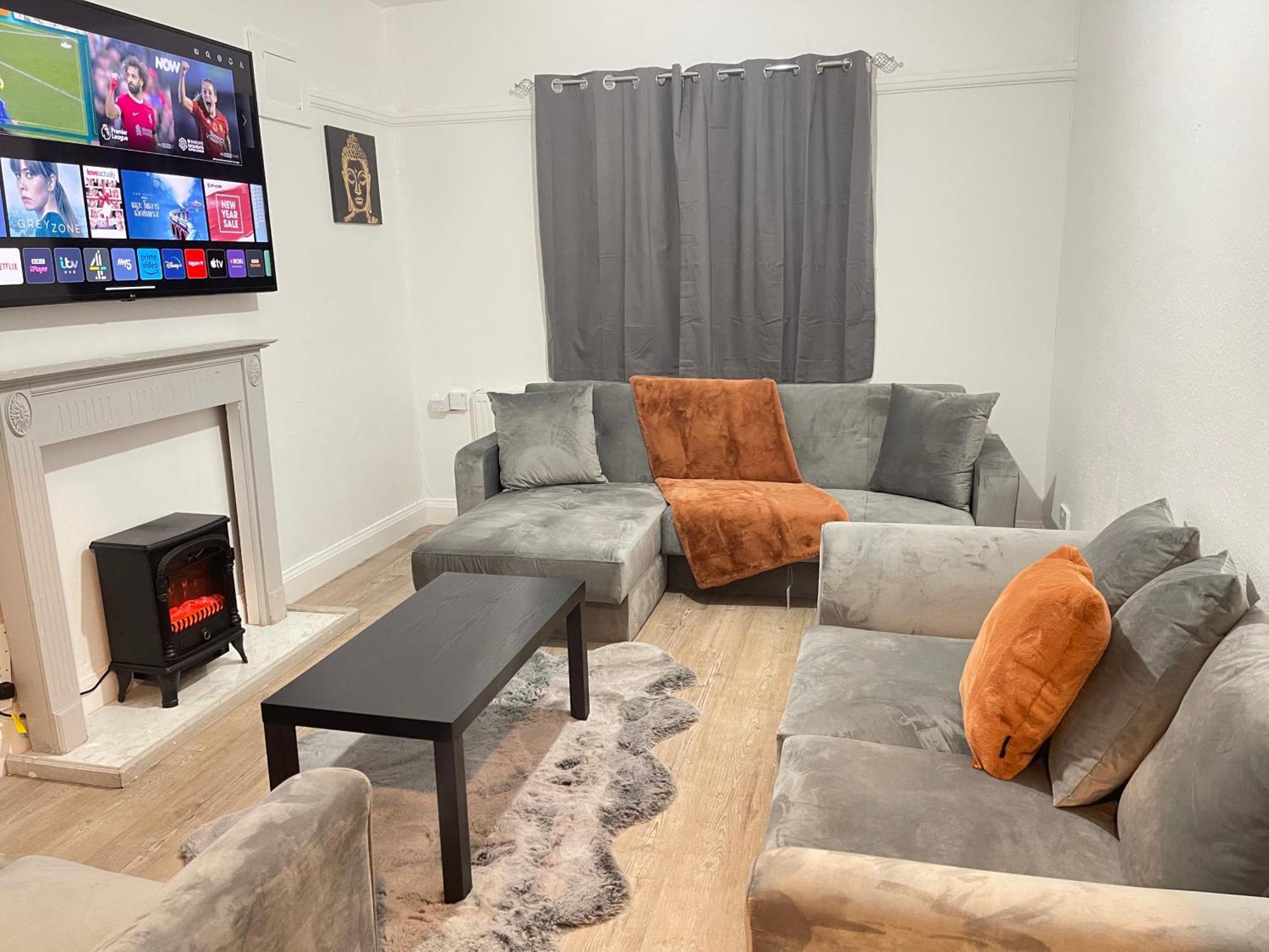 Hometel Digs Hidden Gem Large Comfy Home Can Sleep 15 Braunstone Town 外观 照片