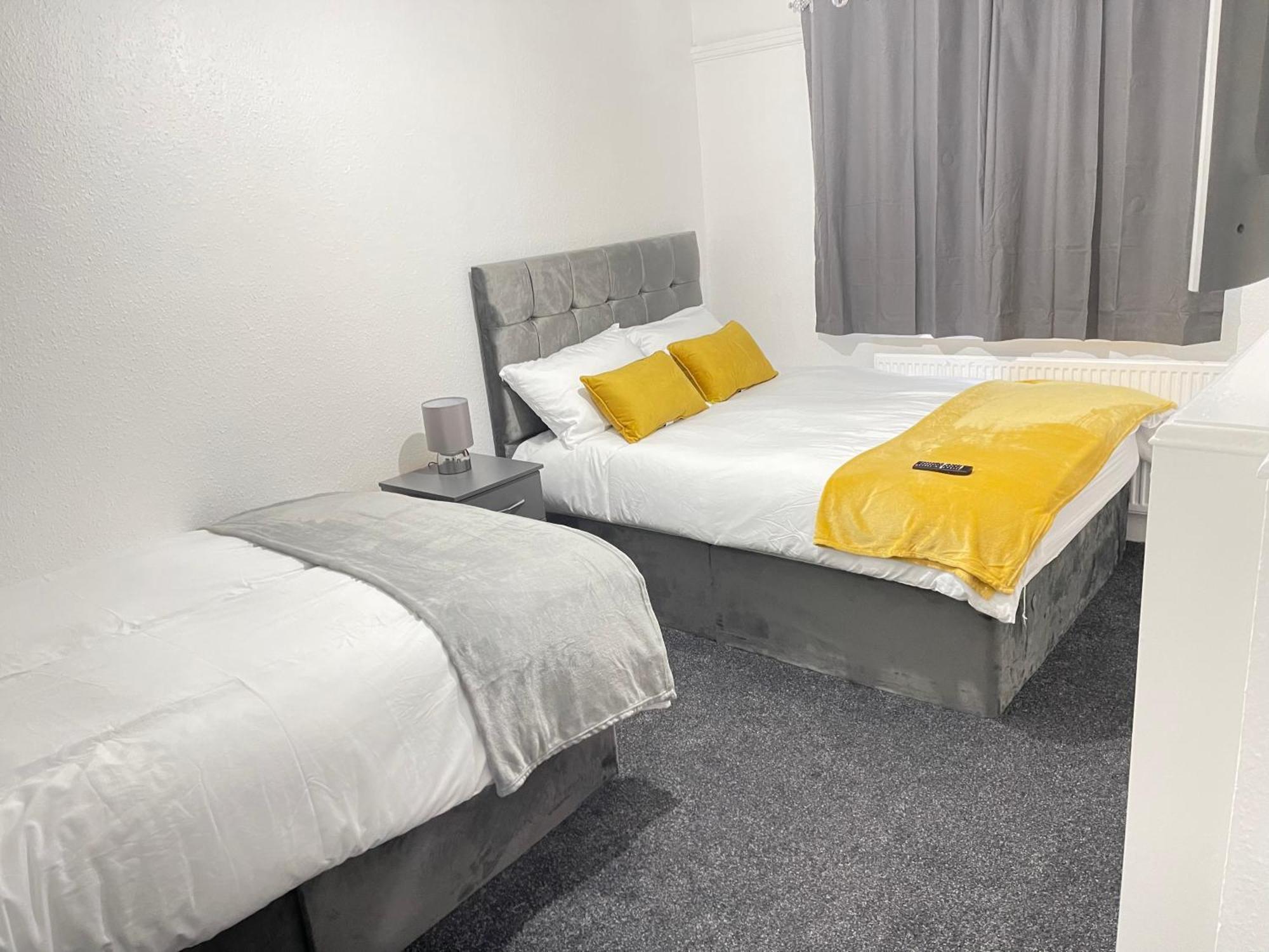 Hometel Digs Hidden Gem Large Comfy Home Can Sleep 15 Braunstone Town 外观 照片