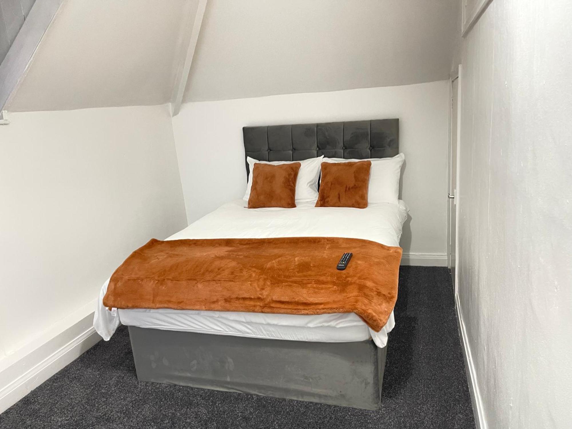 Hometel Digs Hidden Gem Large Comfy Home Can Sleep 15 Braunstone Town 外观 照片