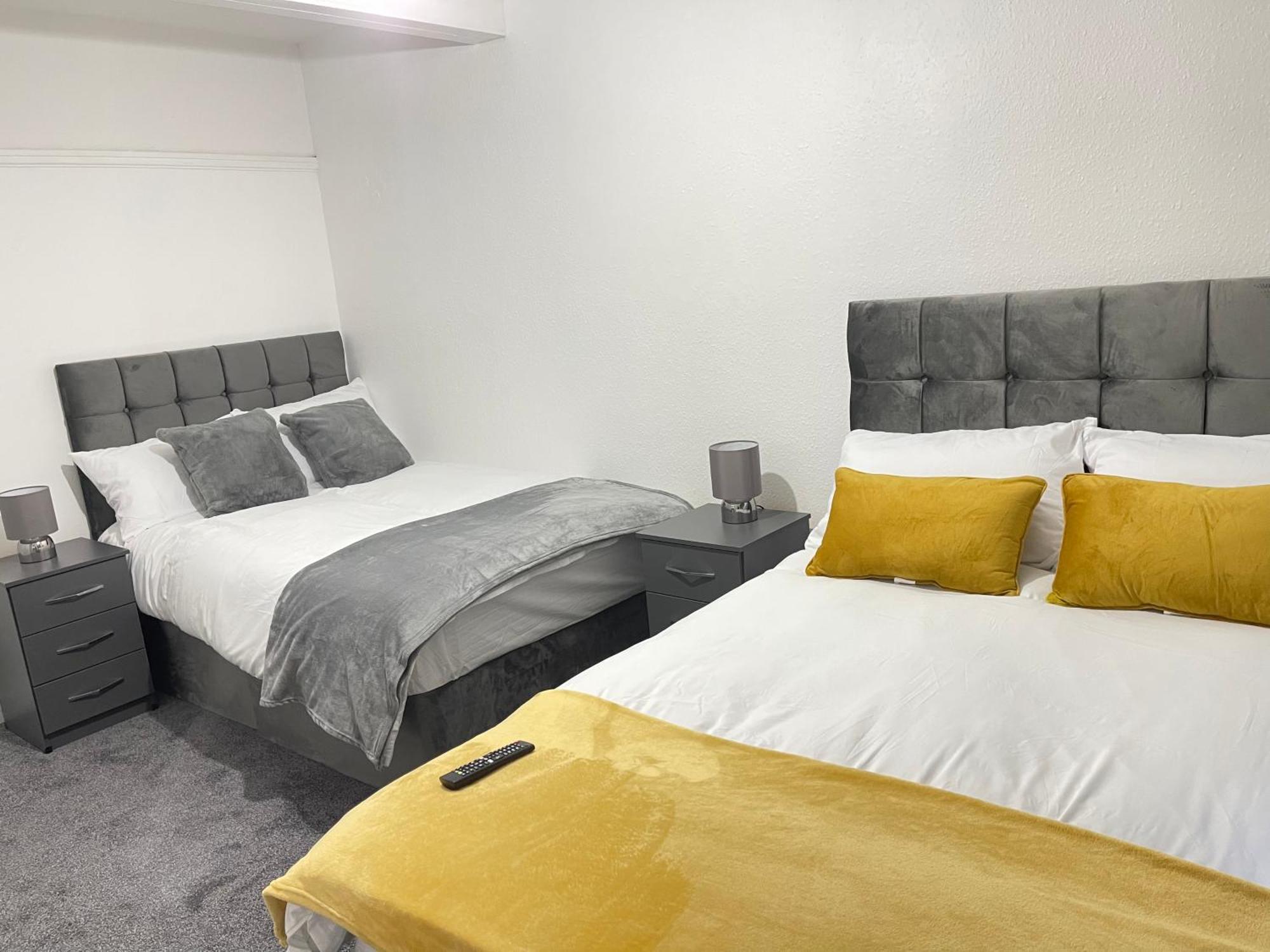 Hometel Digs Hidden Gem Large Comfy Home Can Sleep 15 Braunstone Town 外观 照片