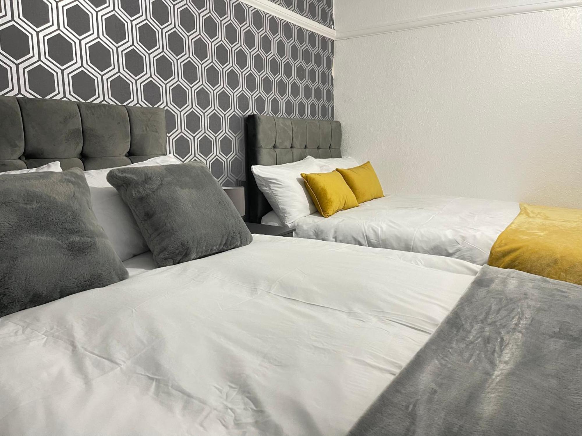 Hometel Digs Hidden Gem Large Comfy Home Can Sleep 15 Braunstone Town 外观 照片