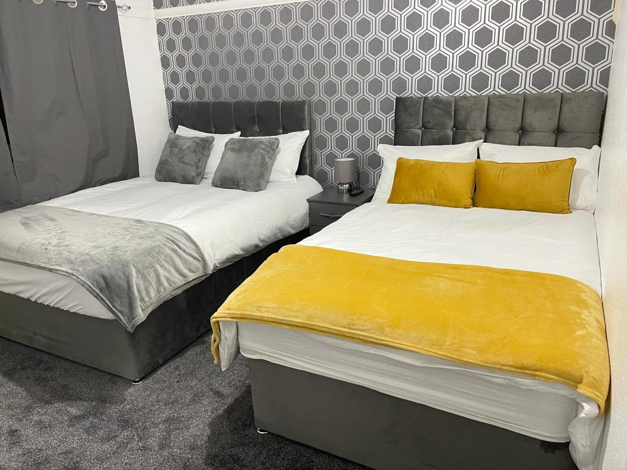 Hometel Digs Hidden Gem Large Comfy Home Can Sleep 15 Braunstone Town 外观 照片
